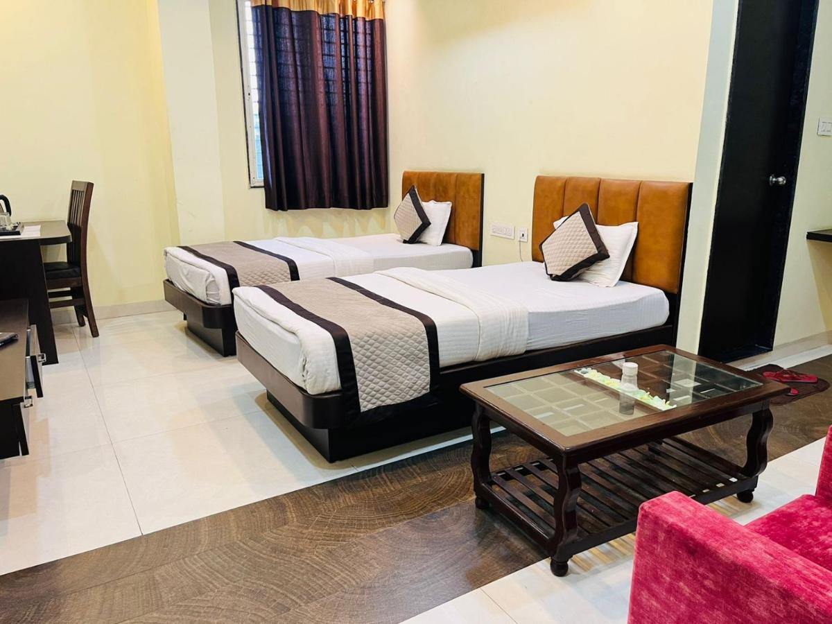 Jmc Hotel Lavish Akolia Zewnętrze zdjęcie